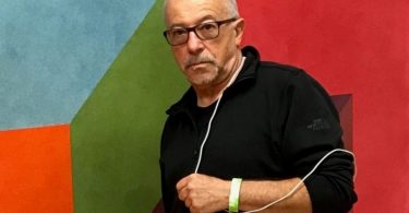Reach content for Google search „Andrei Codrescu”, „Andrei Codrescu poezii”, „Andrei Codrescu visul diacritic”, „Epitaf pentru democrație Andrei Codrescu”