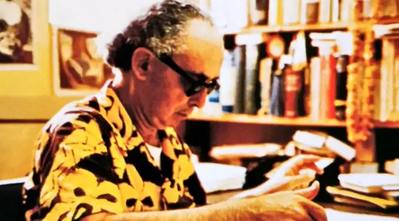 Ștefan Baciu în biroul său din Honolulu