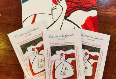 Coperta „Literatura la feminin. O antologie” (coord. Adina Dinițoiu & Anastasia Staicu, Editura Seneca, 2021)
